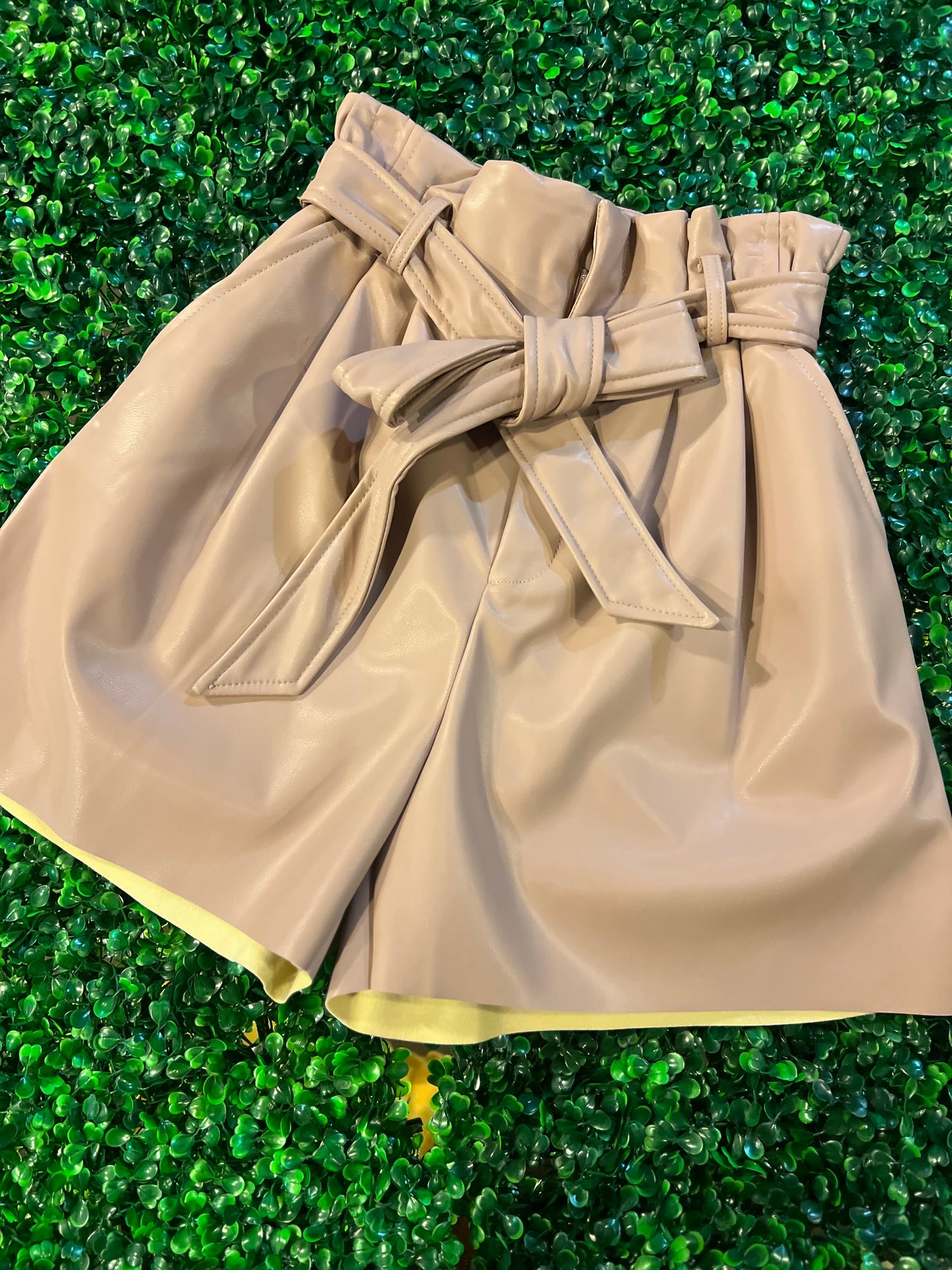 "Vegan leather" (shorts)